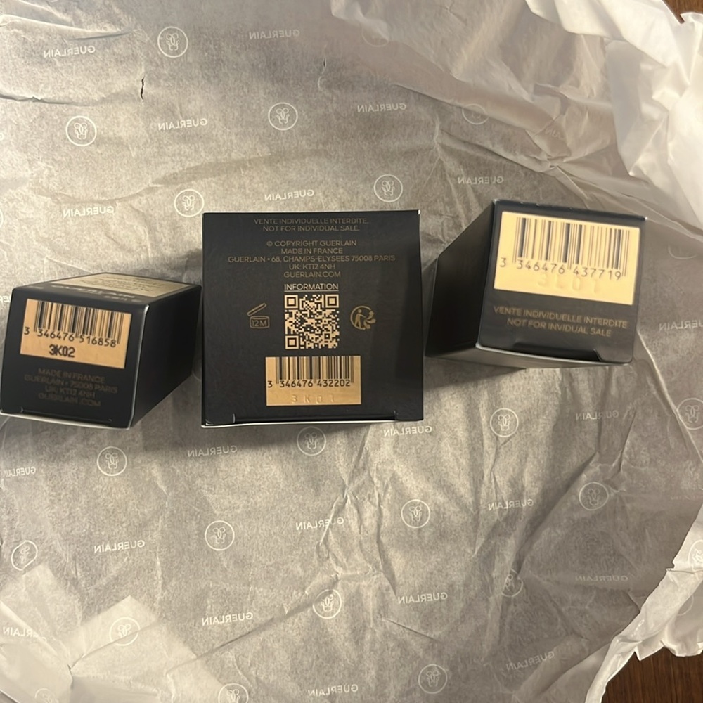 Guerlain Paris Beauty Bundle and Pouch - Picture 5 of 12